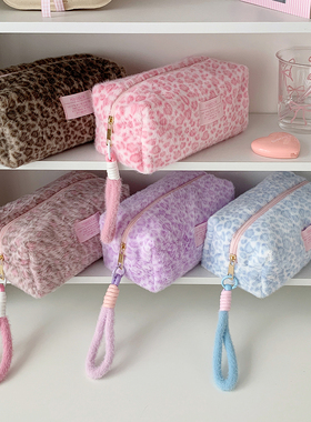 毛绒冬季豹纹化妆包韩版手拿包便携护肤品洗漱收纳包