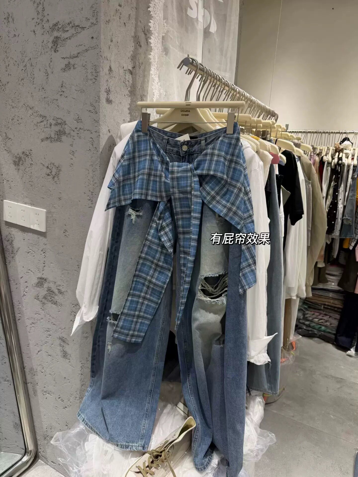 2026夏季新款韩版时尚百搭显瘦辣妹格子屁帘破洞牛仔裤女