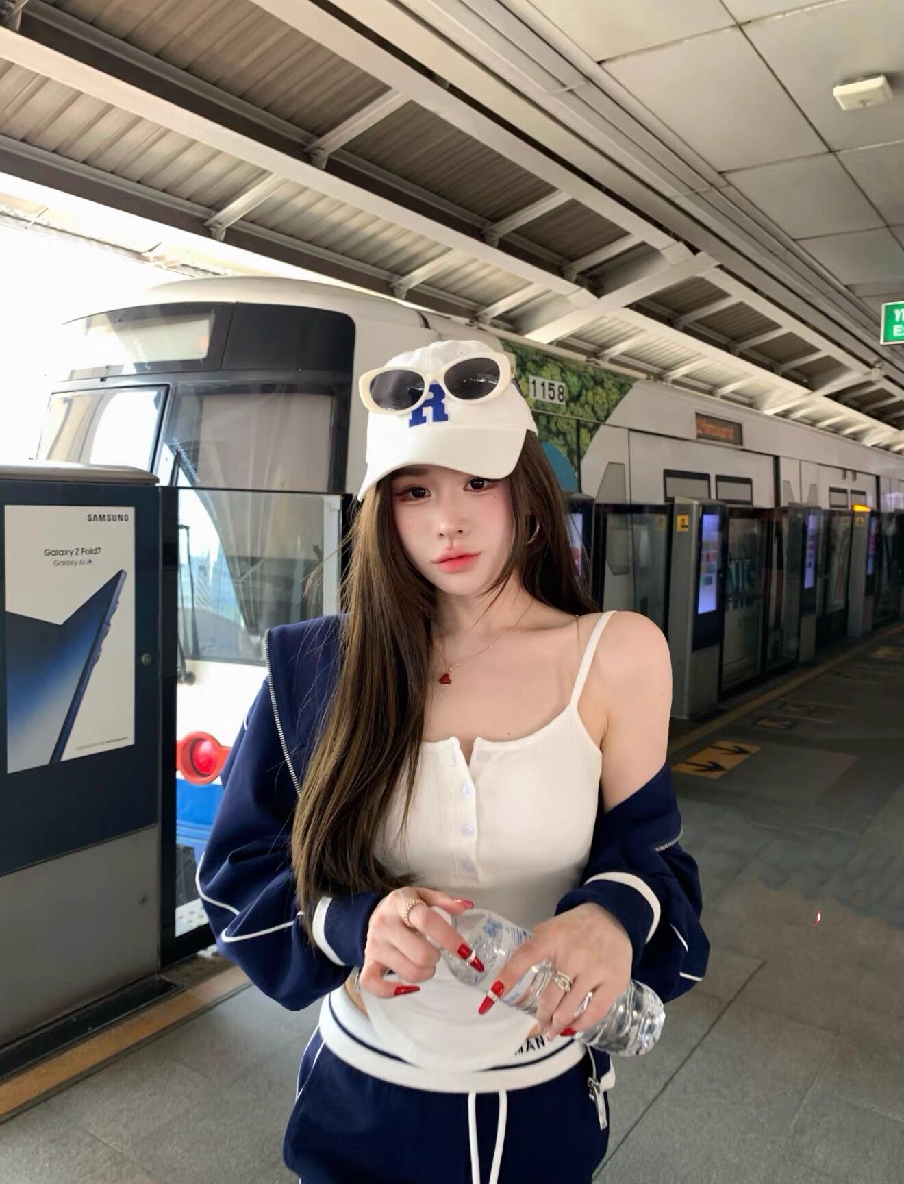 2026春新款纯欲风设计感扣子不规则有胸垫百搭吊带背心女