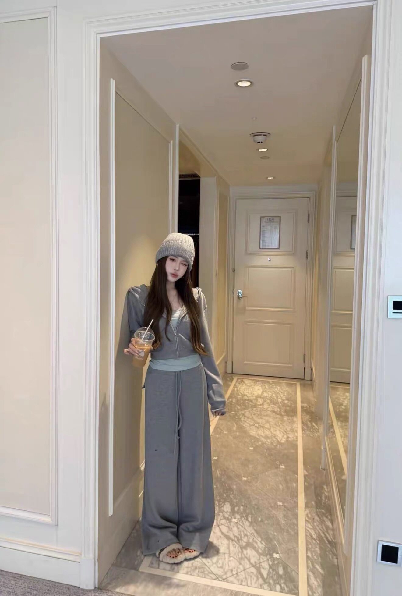 连帽卫衣女2026秋季上衣吊带背心休闲裤万搭套组三件套