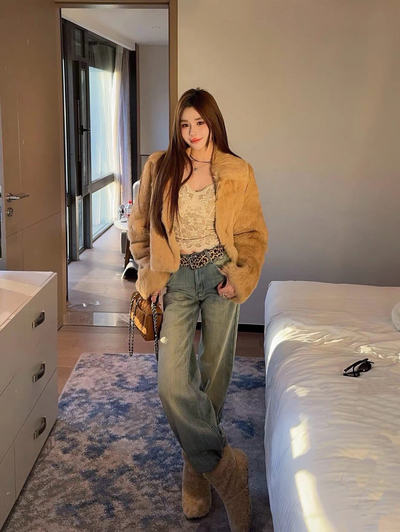 2025新款温柔韩系加厚保暖翻领短款卡其色兔毛外套女冬