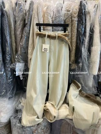 白杏色加绒牛仔裤女2025冬宽松显瘦直筒裤毛毛腰带阔腿裤