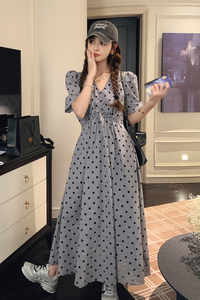 粉色波点连衣裙夏季女2025新款法式显瘦甜美减龄泡泡袖长款仙女裙图片