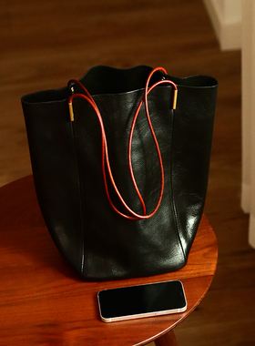 peshawar | 女士秋冬新款植鞣牛皮黑色托特包真皮复古森系水桶包