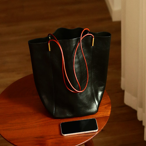 peshawar | 女士秋冬新款植鞣牛皮黑色托特包真皮复古森系水桶包