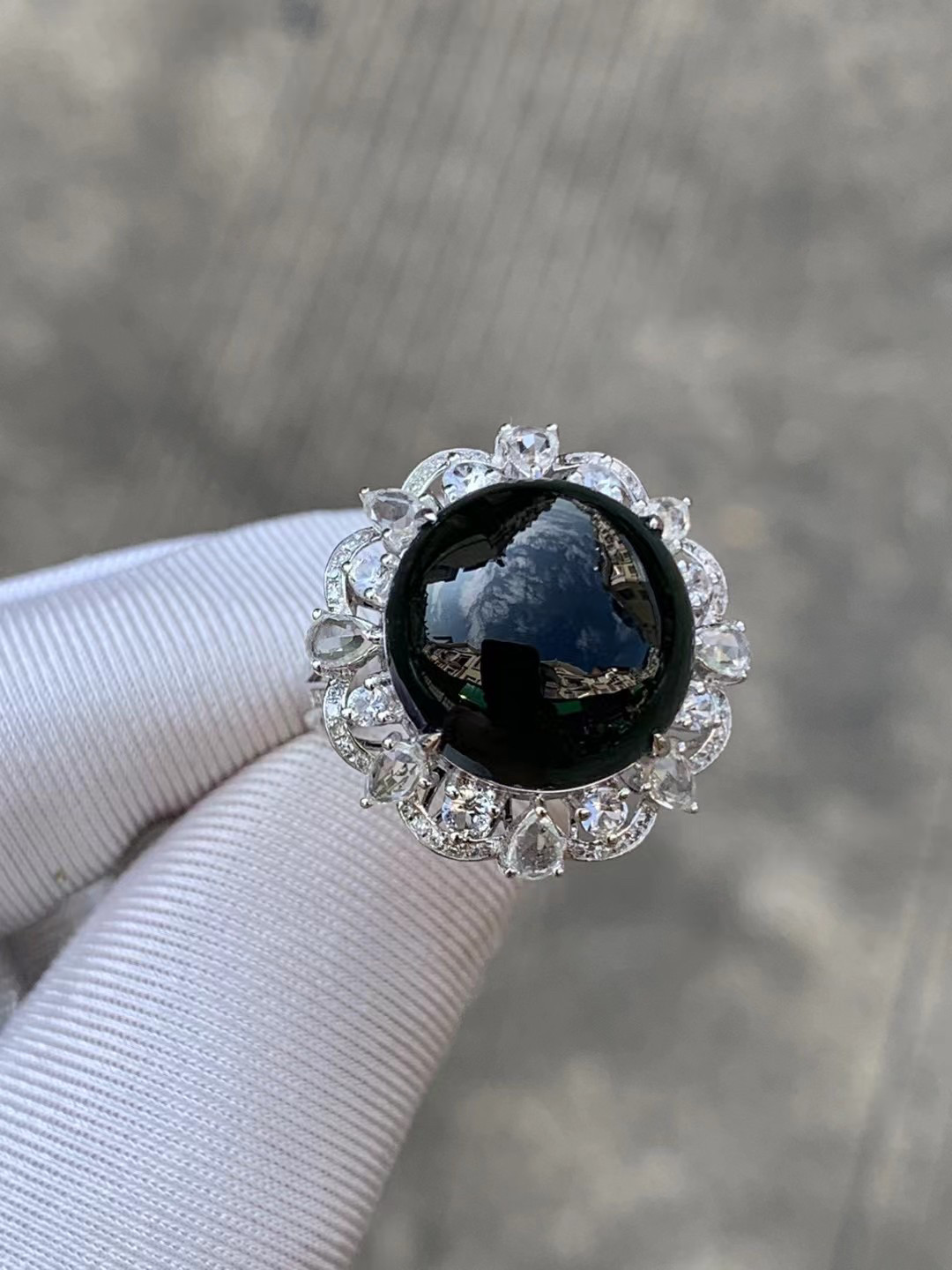 凝墨家天然缅甸翡翠18k白金镶嵌冰种正圆女士蛋面戒指大气优雅