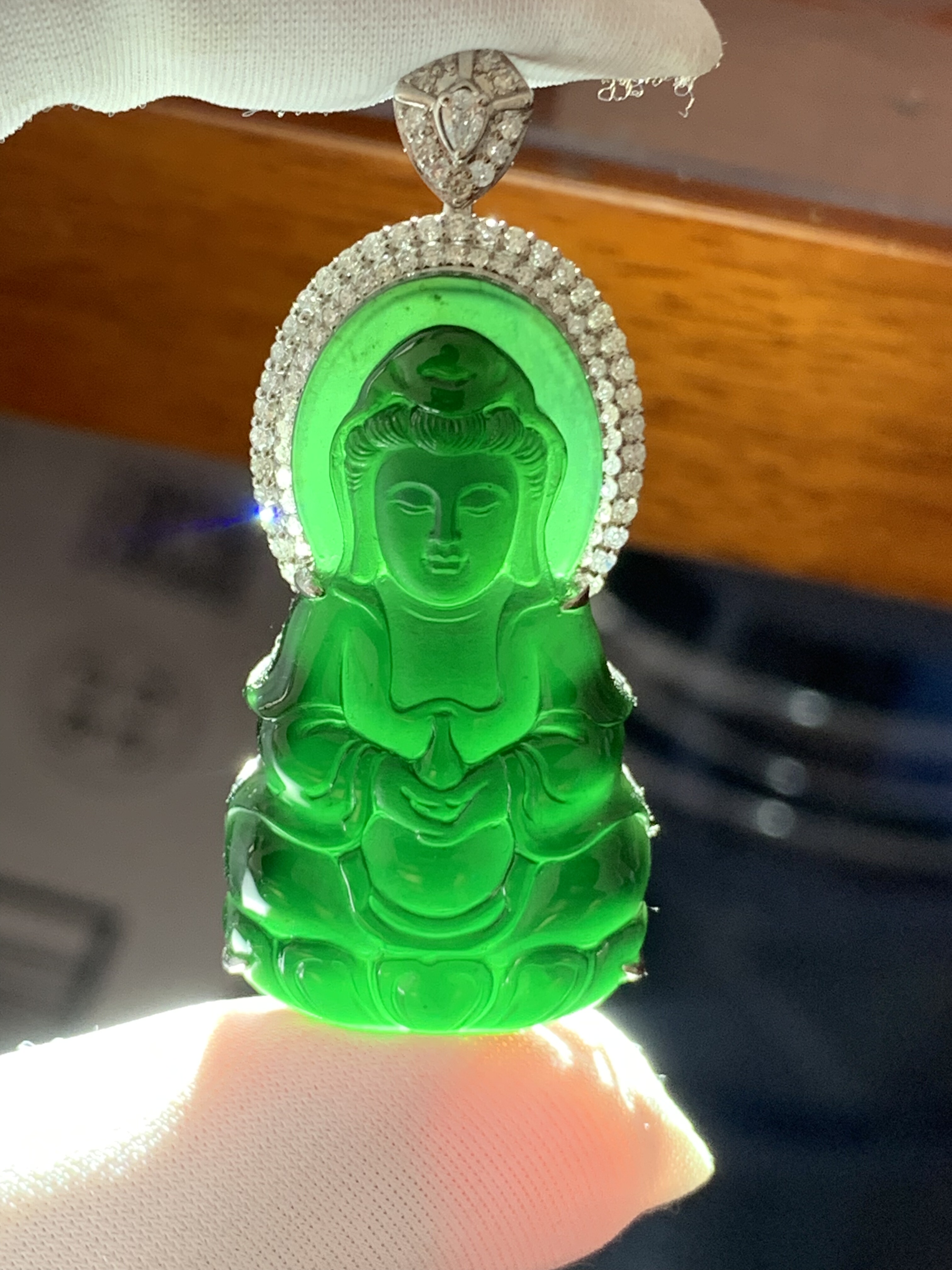 天然缅甸a货冰种墨翠观音吊坠18k金镶嵌冰透辣色黑度极黑