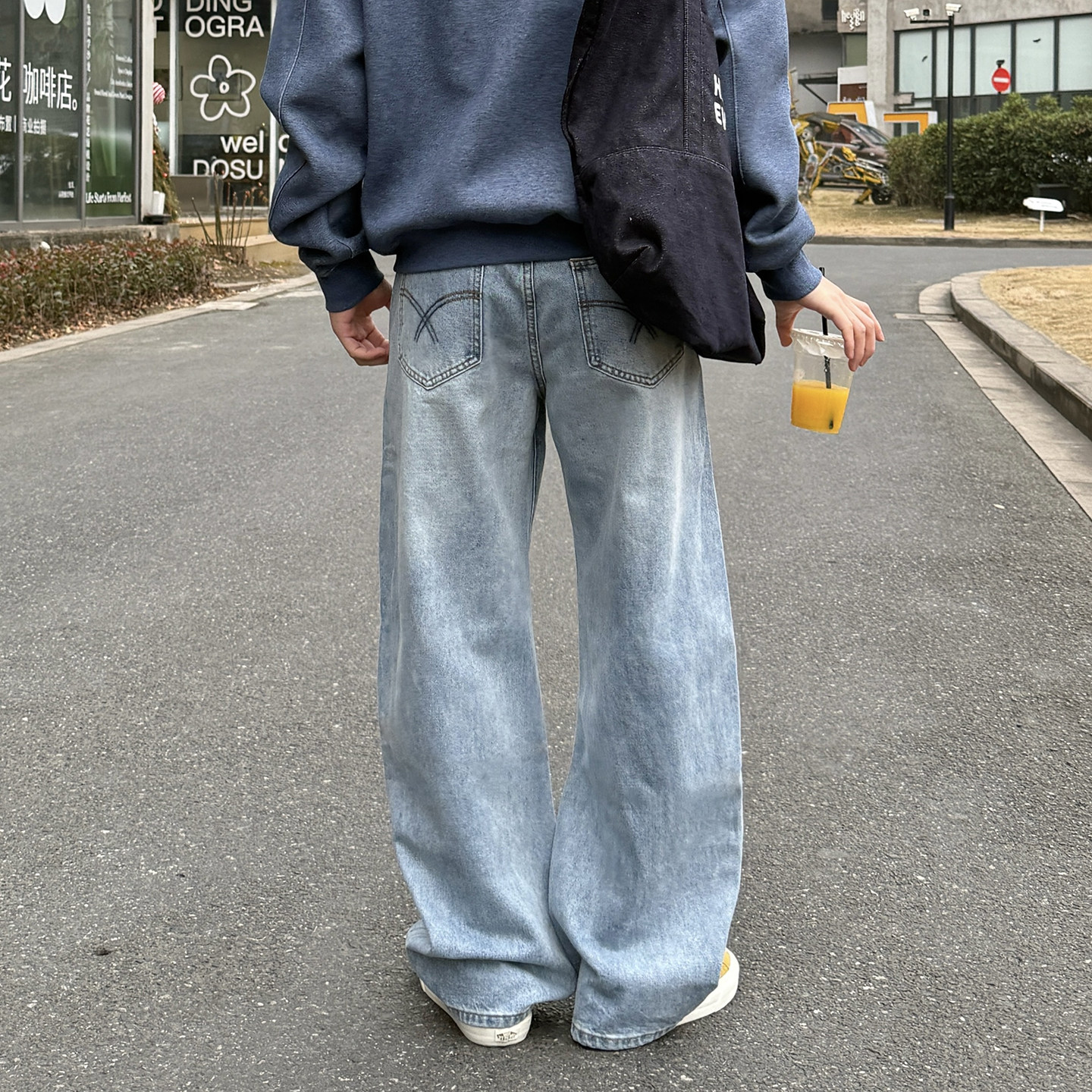 秋季新款浅蓝色水洗直筒牛仔裤男生浅色宽松复古做旧休闲长裤男款