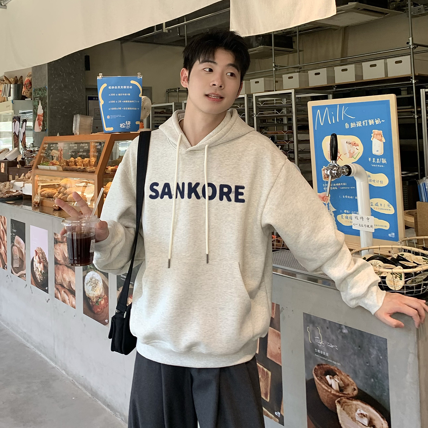 白灰色字母印花连帽纯棉卫衣男生2025款秋季宽松休闲百搭男款上衣