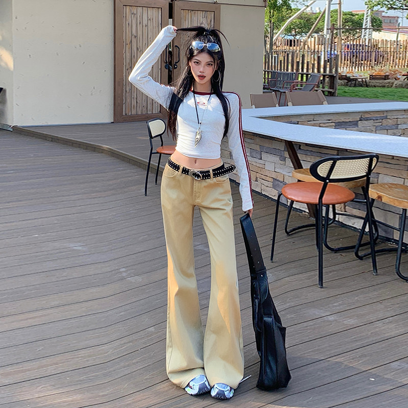 不贴腿微喇卡其色牛仔裤女2026新款春夏季低腰宽松阔腿直筒长裤子
