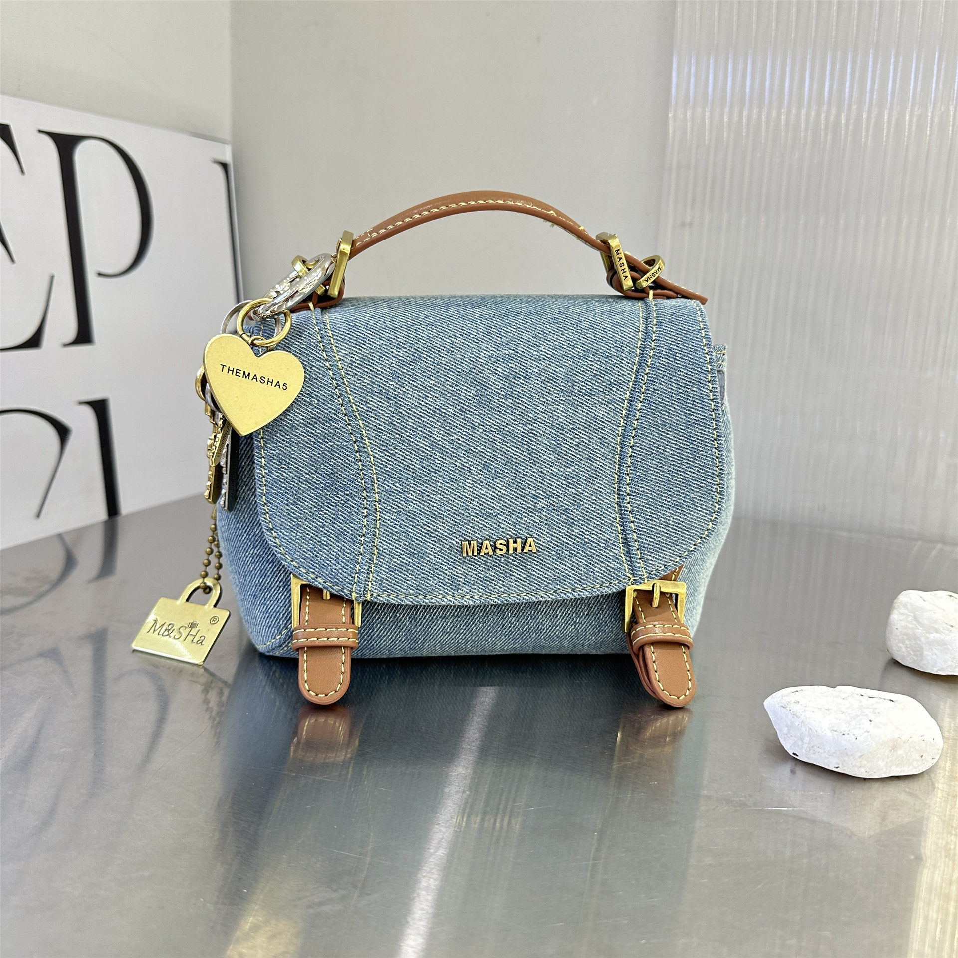 MASHA上新2026时尚牛仔邮差包女学院风小众手提斜挎包多功能背包