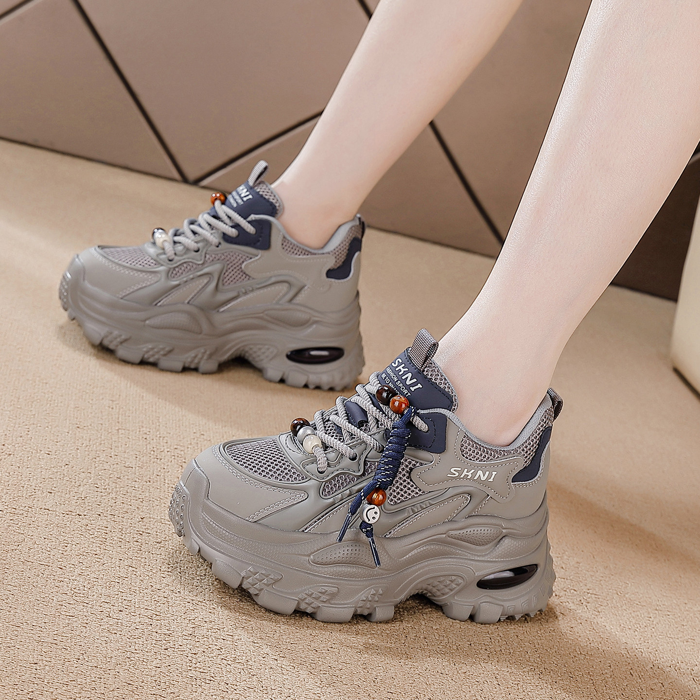 8CM内增高老爹鞋女2026春季新款显脚小厚底松糕爆款气垫运动女鞋