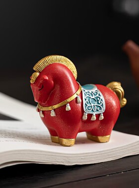 新年红色马年吉祥物摆件桌面装饰品国潮礼品马上有钱招财三彩唐马