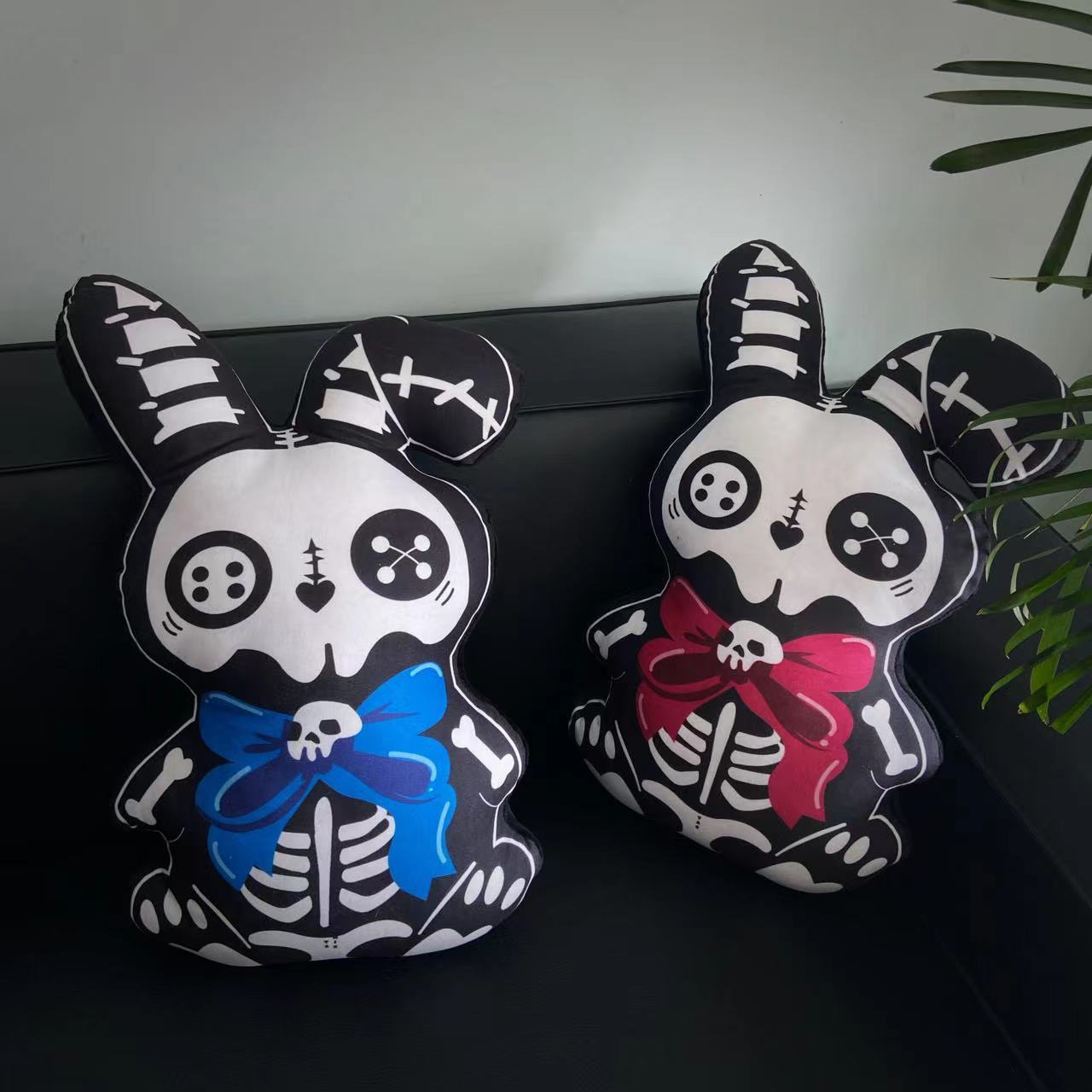 taotaomix新款骷髅架兔子个性哥特抱枕靠垫午睡枕