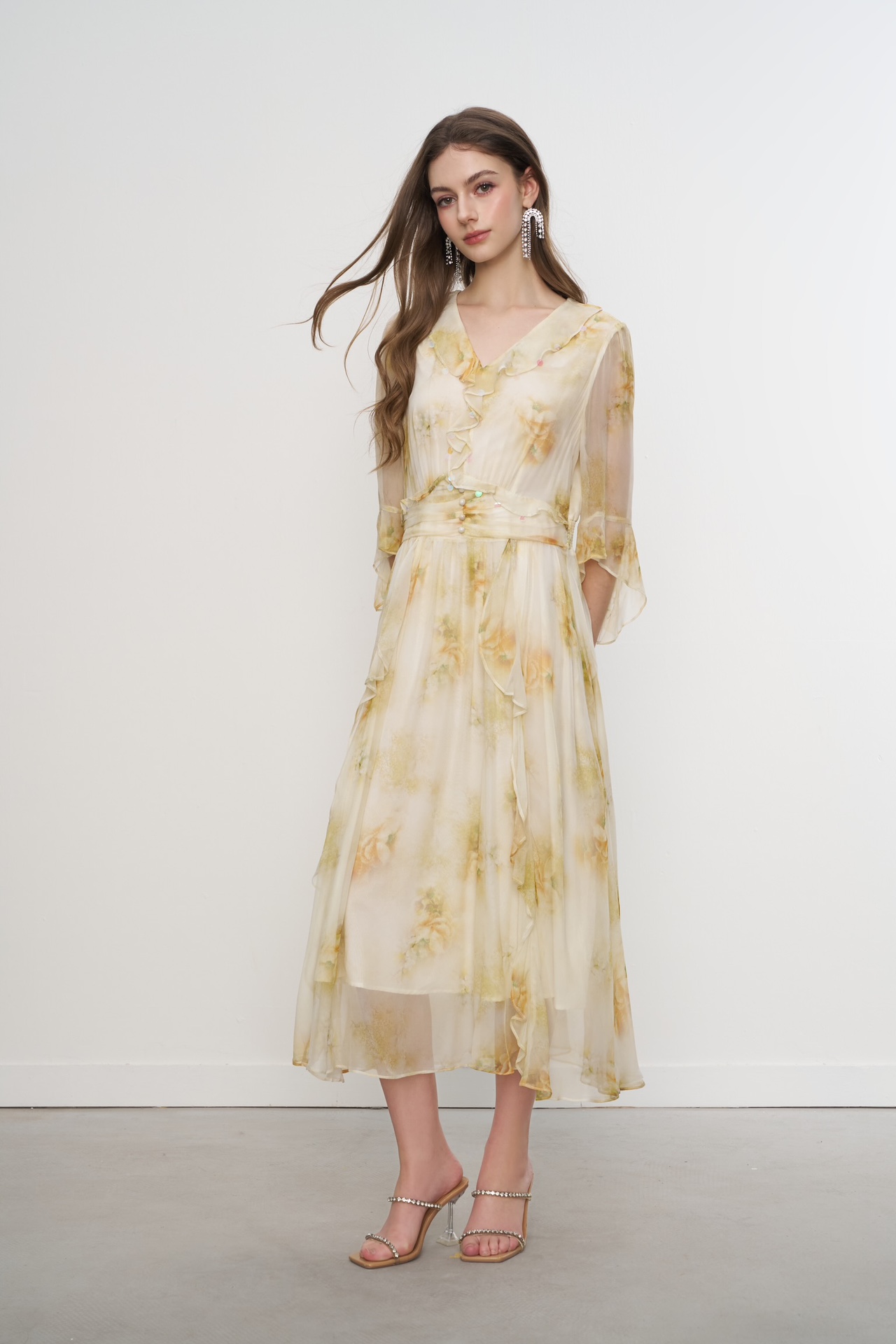 真丝亮片荷叶边连衣裙