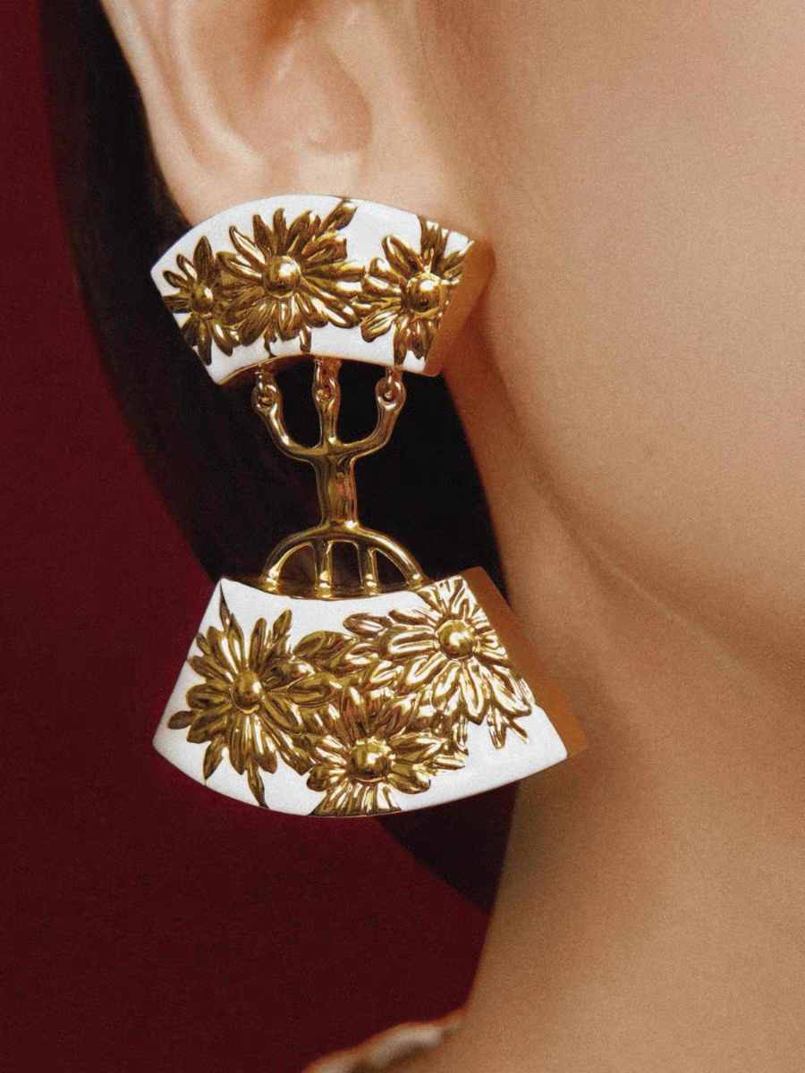 daartemis达弥雏菊耳钉女浮雕大气质高级感轻奢精致设计小众耳饰