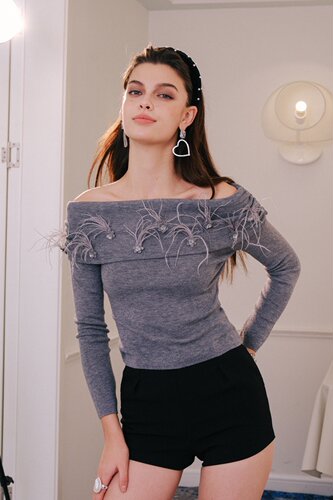 Aimme sparrow 25春夏一字肩羽毛毛衣黑色短裤时尚通勤百搭优雅