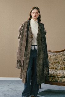 GUO 25秋冬咖啡色长毛格纹流苏连帽围巾大衣羊毛毛呢外套 JINGYI