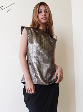 SIQIZ SS24设计师款猫头鹰结构亮面褶皱上衣背后拉链无袖款式春季