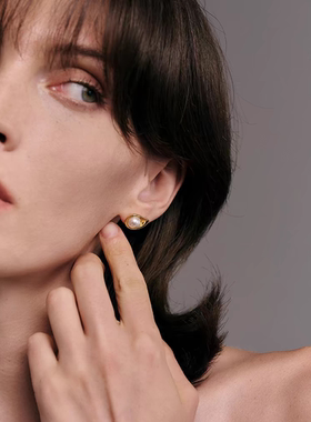 盐岛极地藏露小珠耳钉原创小巧通勤百搭简约女高级感轻奢气质耳饰