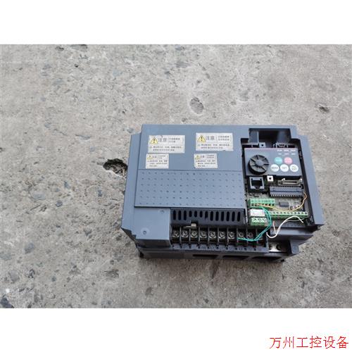 议价直拍不发:三菱变频器5.5kw,拆机变频器成色如图功能正常包好