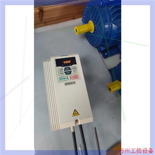 议价直拍不发:正弦变频器4KW,M100-4R0-3B,实物拍摄,成色如图