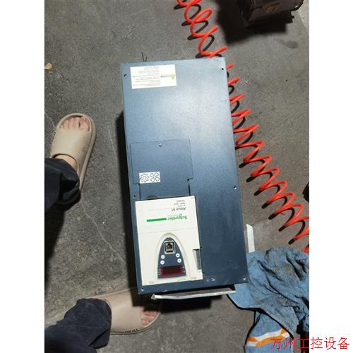 议价直拍不发:拆机施耐德变频器 ATV61HD30NH4Z 30KW380