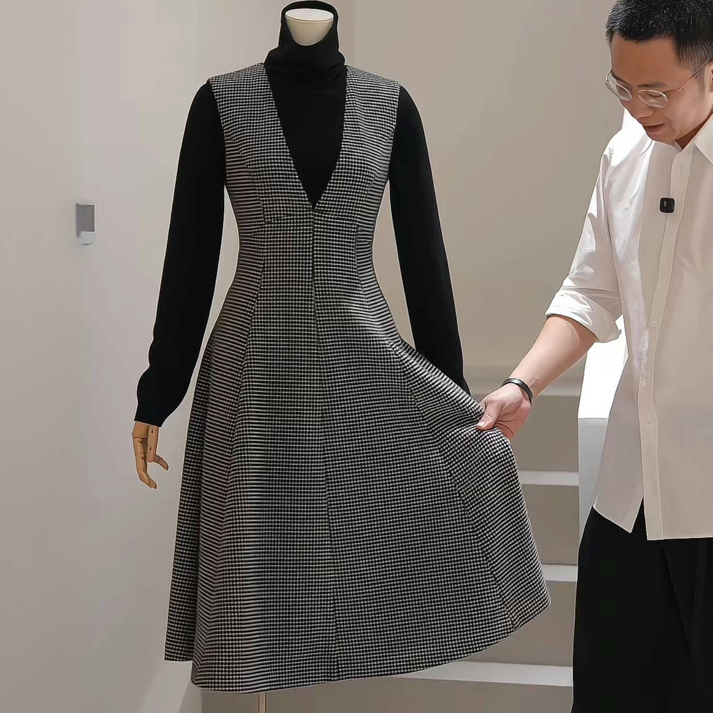 杰唯卡 显瘦V领雪尼尔千鸟格连衣裙女2026春季新款气质无袖长裙