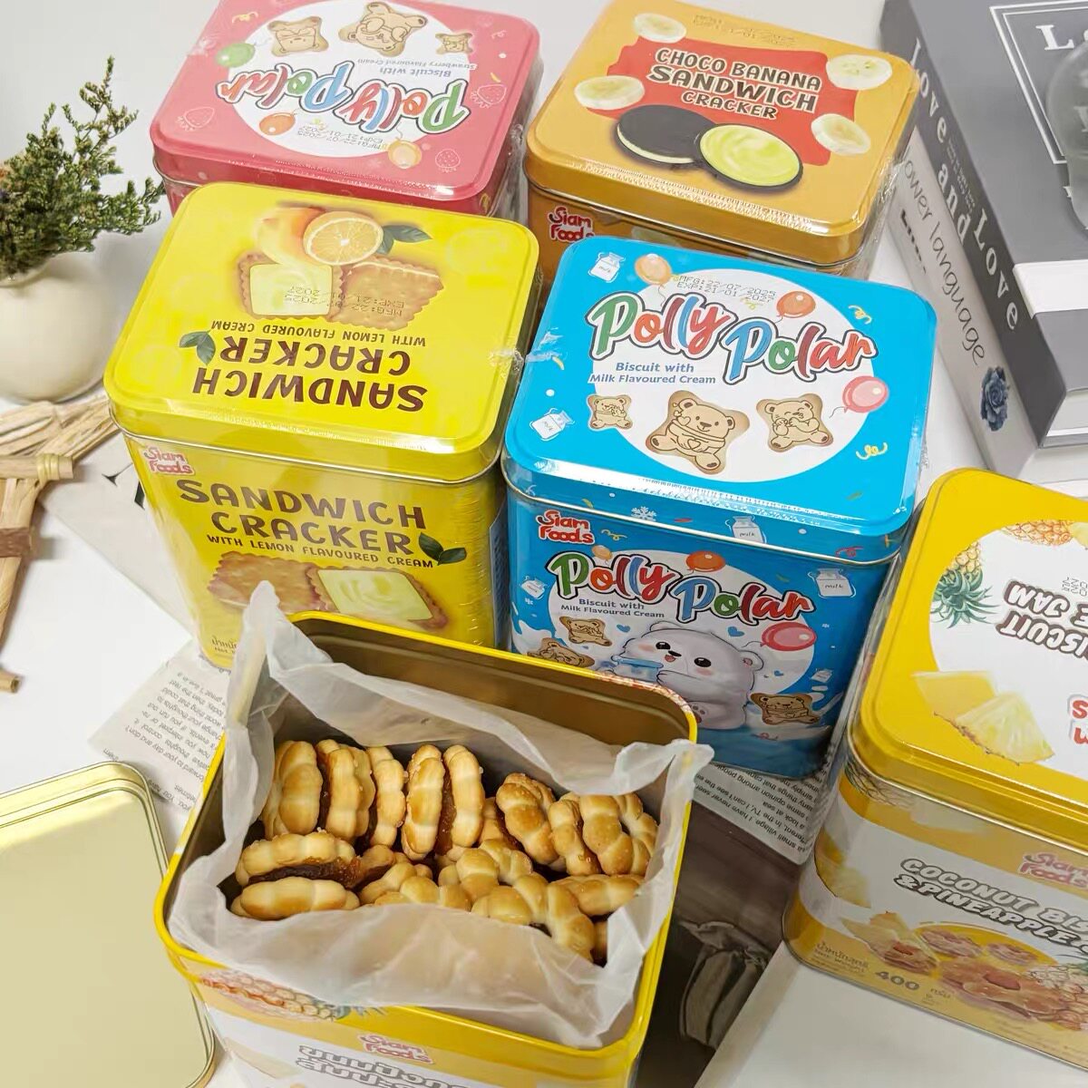 泰国进口siamfood菠萝酱夹心饼干多口味椰子饼干铁盒装休闲零食品