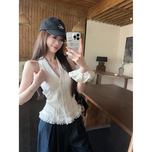 白色挂脖无袖上衣女夏穿搭法式绝美吊带背心短款蕾丝鱼骨v领小衫