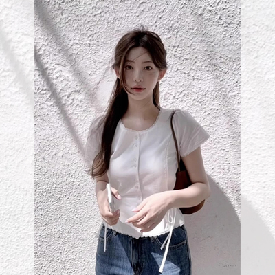 小个子白色蕾丝拼接短袖衬