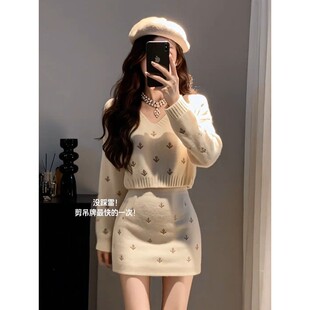 超好看绝美套装女秋冬新款法式小香风V领针织毛衣包臀短裙两件套