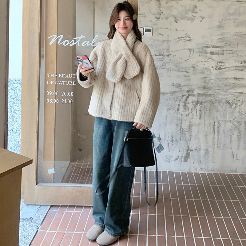 新款！！现货！条纹圆领仿皮草配围巾D321P235K328,女装短外套,两个王小姐