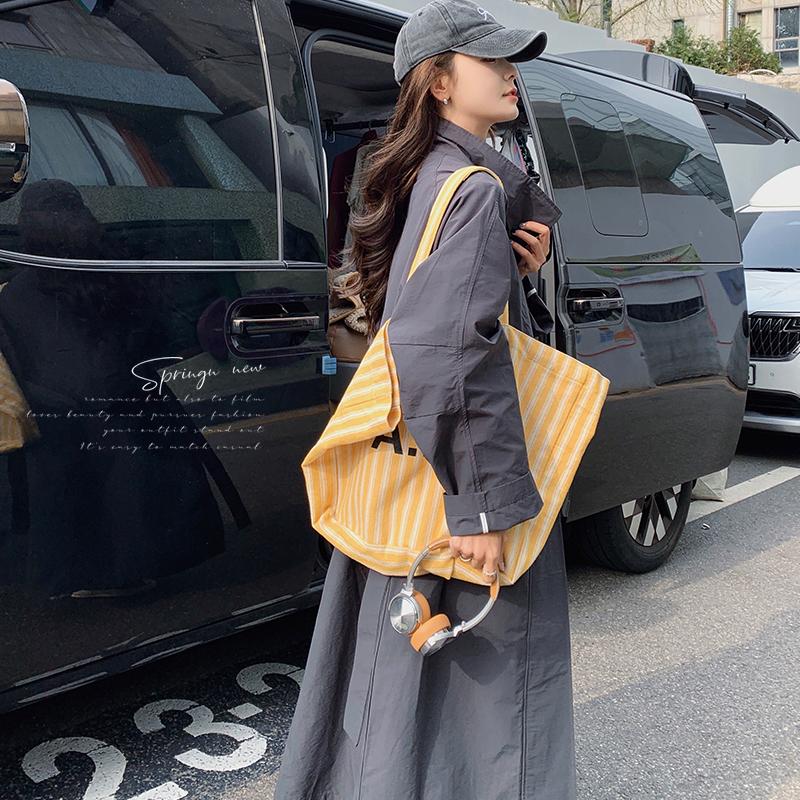 春款现货！长款单排扣风衣Q139P165K258,女装风衣,两个王小姐