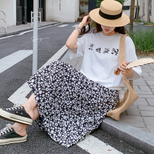 夏季穿搭白色休闲t恤上衣套装女2025新款显瘦碎花半身裙两件套韩图片