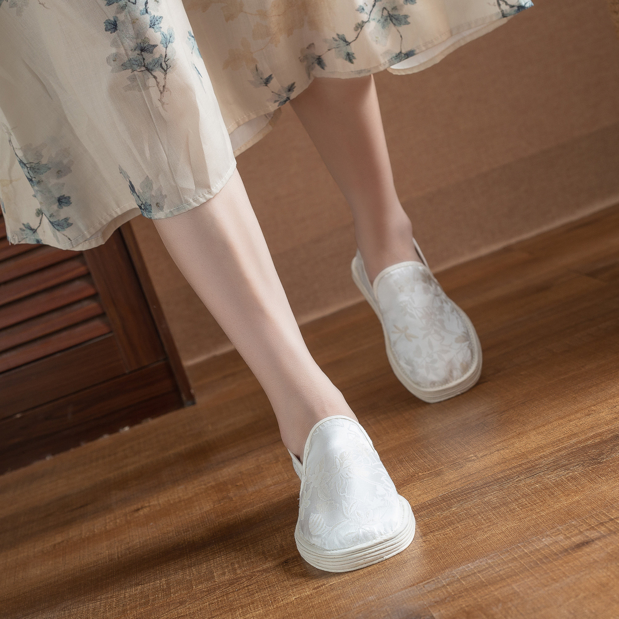 老北京布鞋千层底女新款汉服鞋透气休闲平底一脚蹬中式四季款舒适