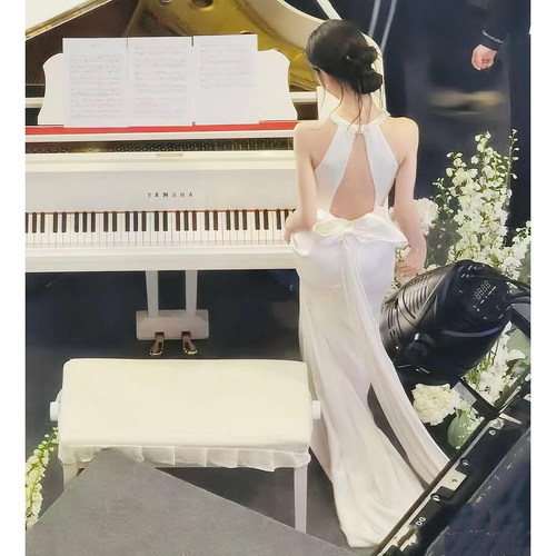 陈都灵同款白色晚礼服女高级感2026新款气质主持人鱼尾缎面连衣裙
