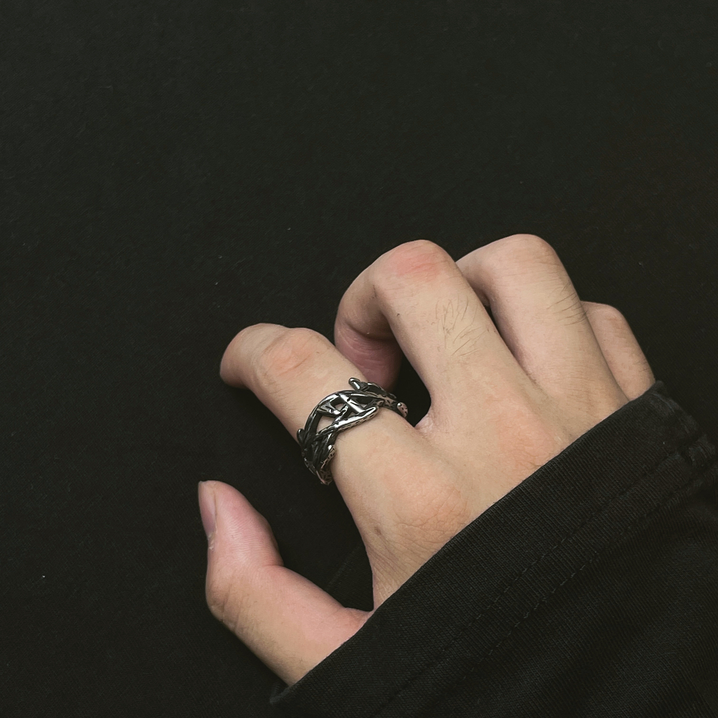复古暗黑冷淡风藤蔓ins嘻哈戒指