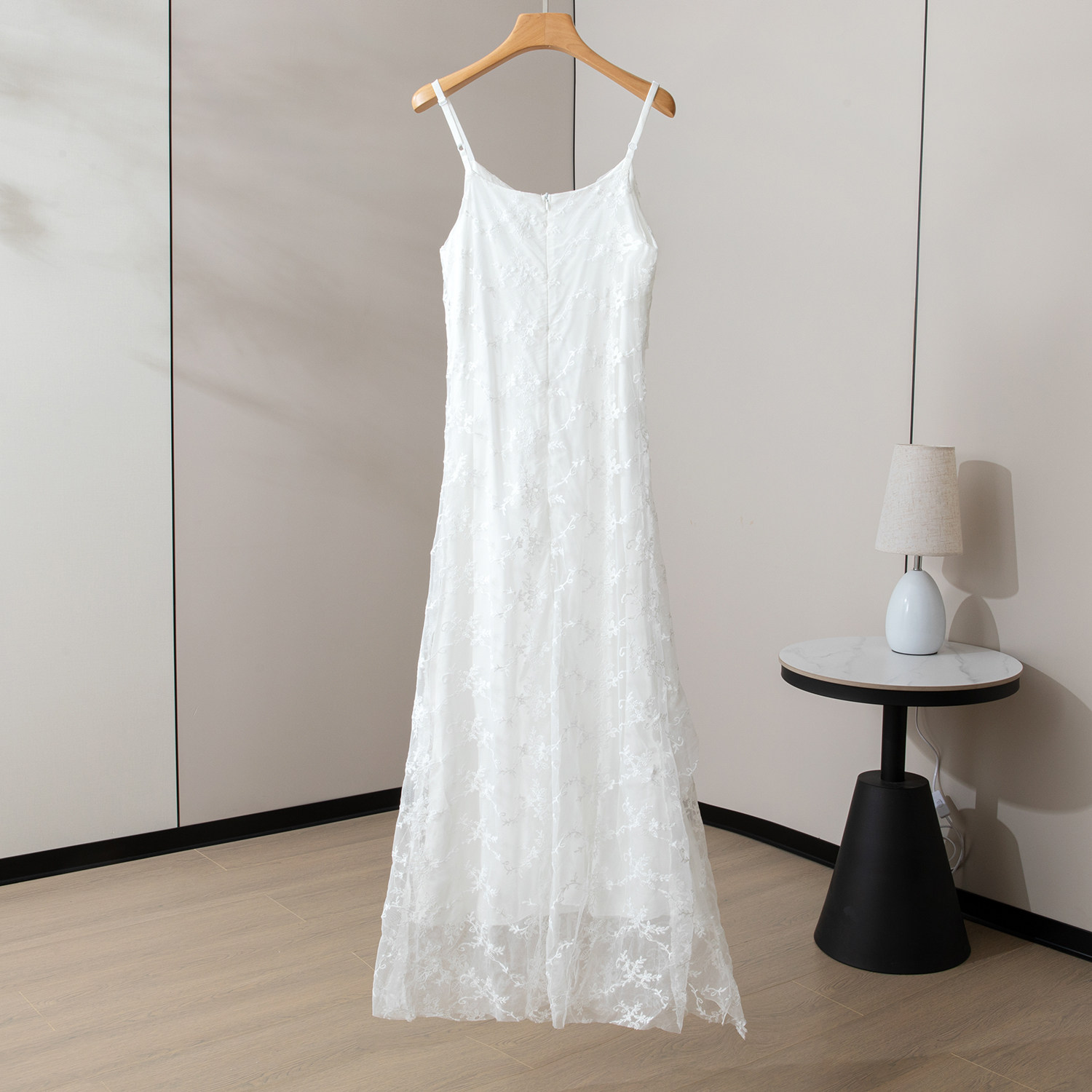 特价茶歇法吊带连衣裙新款夏季洋气设计感时尚荷叶边连衣裙可扎染