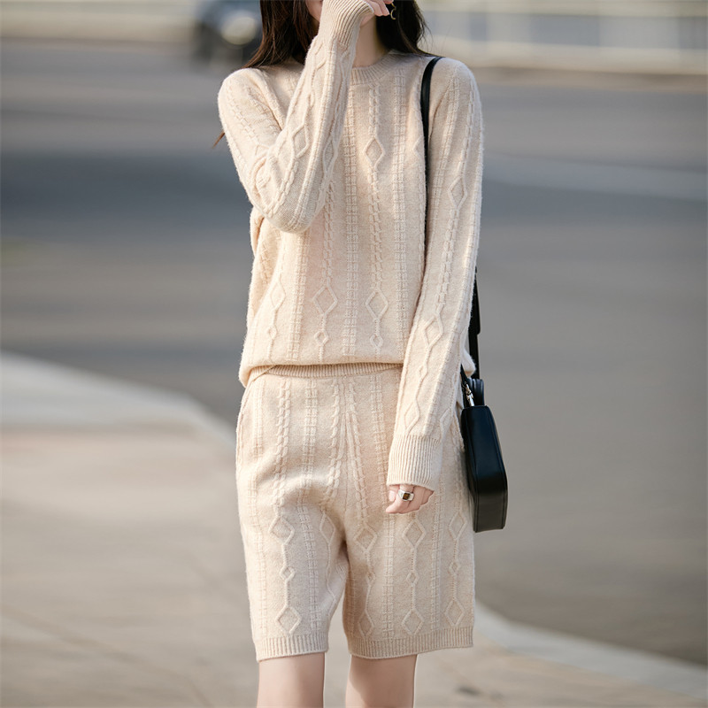 ZA698秋冬女100%羊毛绞花针织套装 圆领毛衣+五分短裤 复古风显瘦