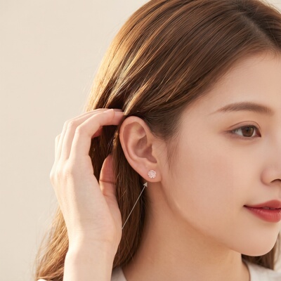 2026春秋精美山茶花耳钉女树脂防过敏养耳洞百搭清新小巧灵动耳饰