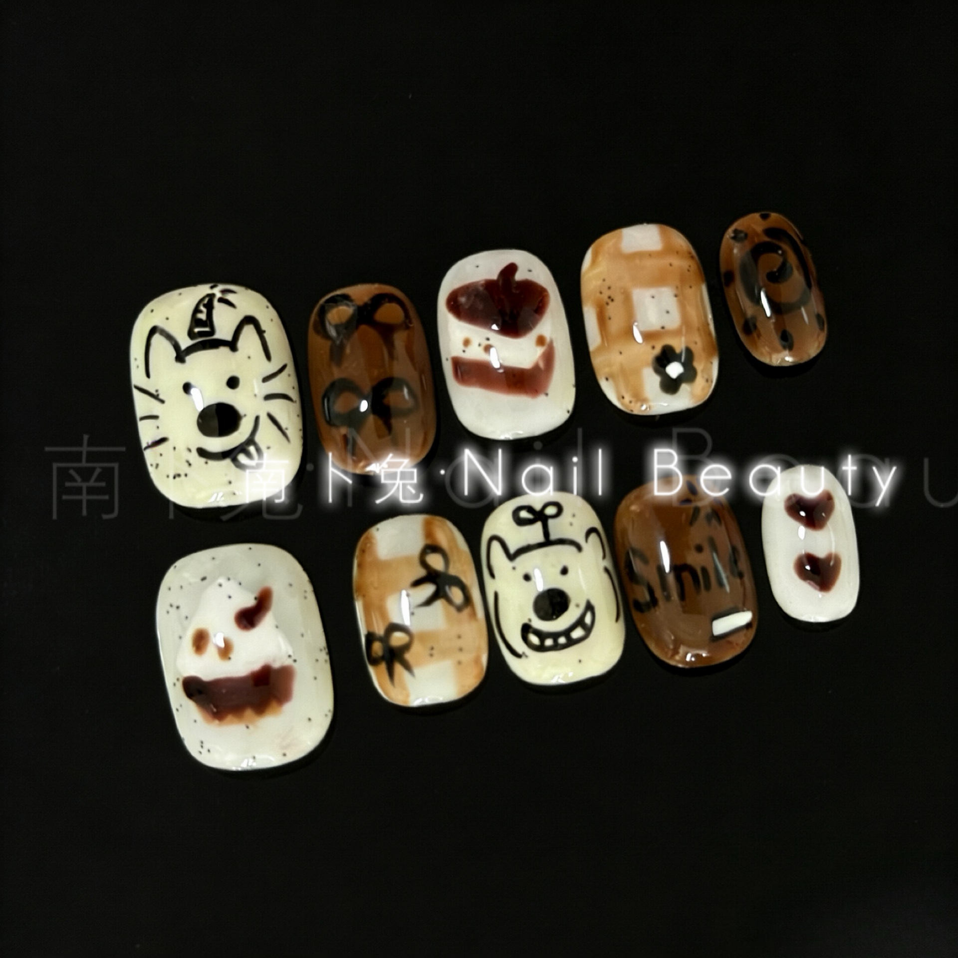 [蛋糕小狗]秋冬手绘咖色短款可爱显白可反复使用美甲贴片