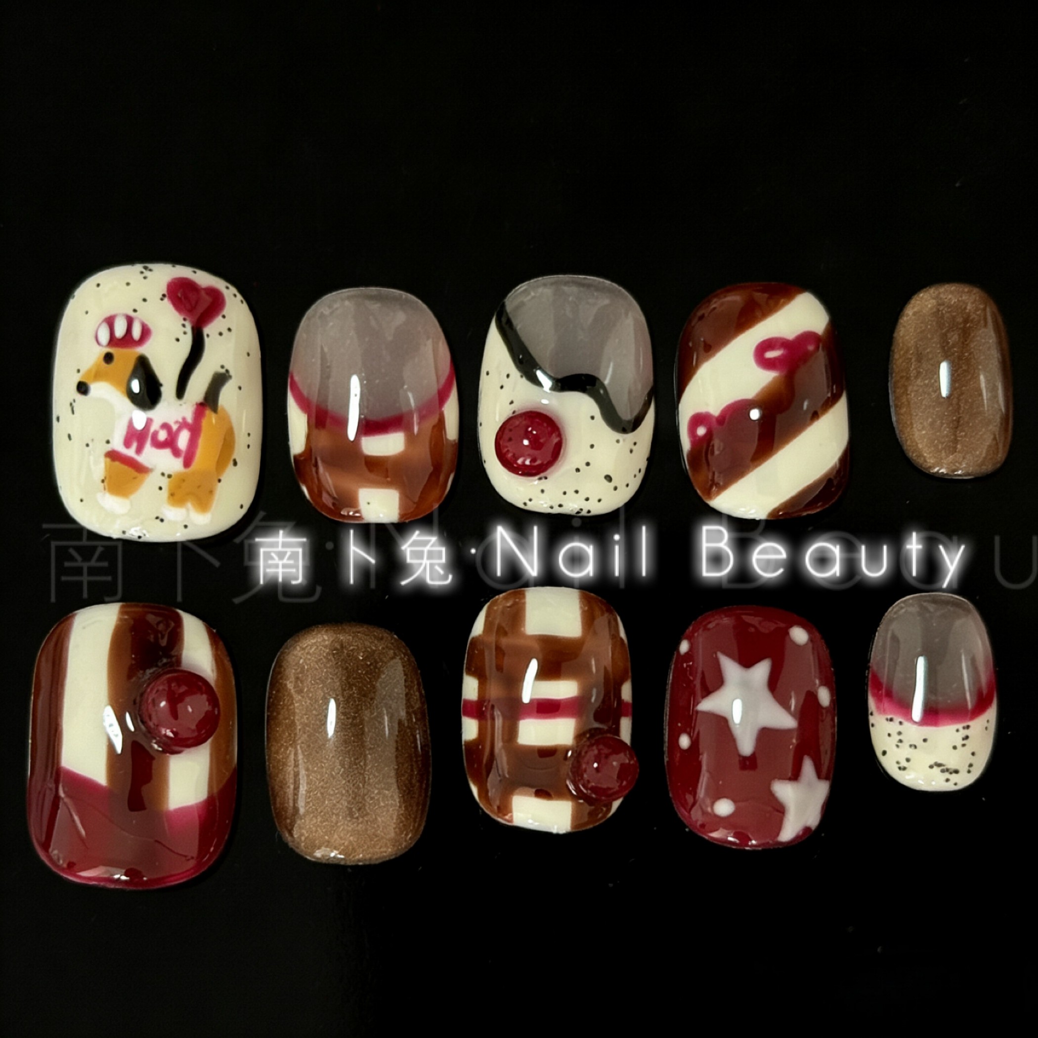 圣诞腊肠小狗手绘短款可爱过年款2026美甲显白可反复穿戴,彩妆/香水/美妆工具,穿戴甲/甲片,淘宝优惠券,粉丝福利购,淘宝优惠卷