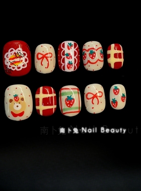 纯手工穿戴甲短款可爱卡通手绘草莓小熊美甲显白圣诞新年红色系
