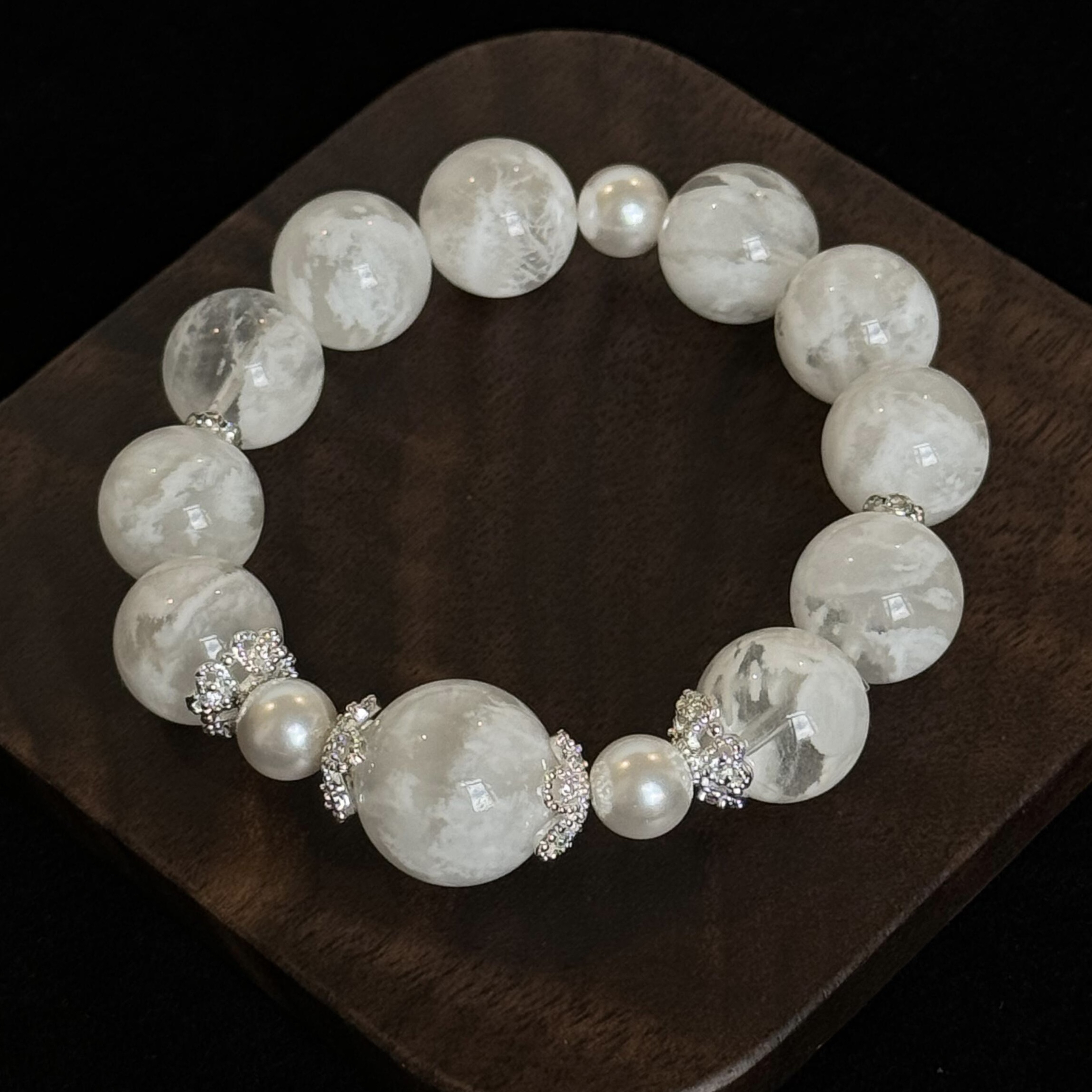 天然雪花幽灵新款婚纱白手串女高级感白阿塞水晶手饰百搭珍珠