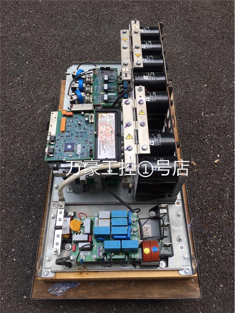 英格索兰空压机变频器,利莱森玛变频器,,有一处塑料破