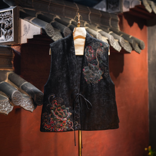 蓝大原创女装 桑蚕丝宋锦黑色加绒马甲5687 精美莲花刺绣系带开衫