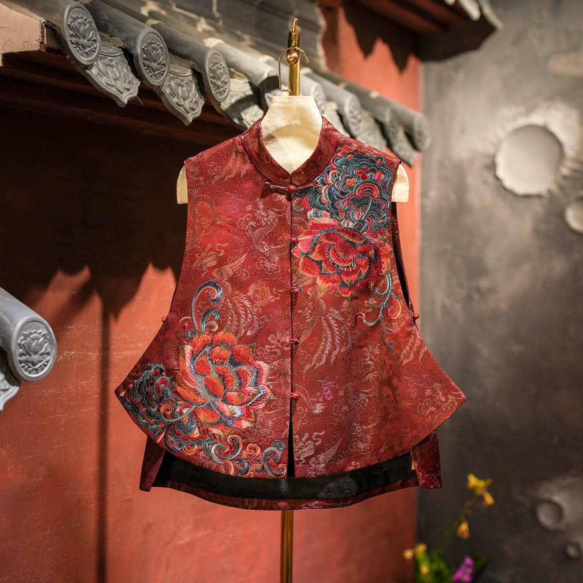 蓝大国风莲花刺绣宋锦不规则马甲