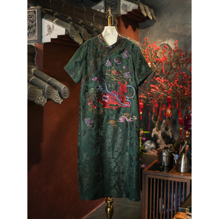 蓝大原创女装 重工精美刺绣立领桑蚕丝直筒显瘦过膝绿色连衣裙4001