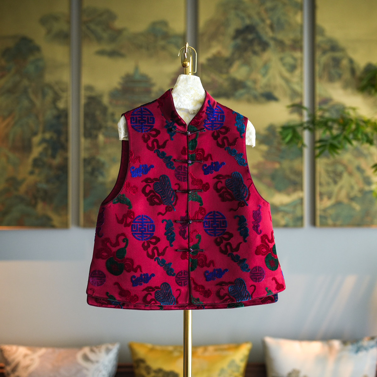 蓝大单排扣新中式立领章绒马甲